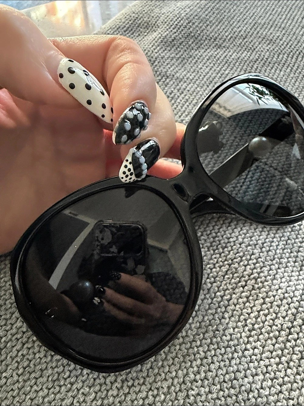 CHANEL Pearl Accent Round Sunglasses Black - Picture 3 of 9